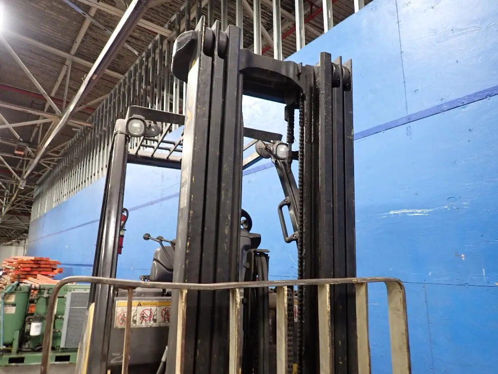 Yale 5550 Lbs Propane Forklift - Glp060vxevre087