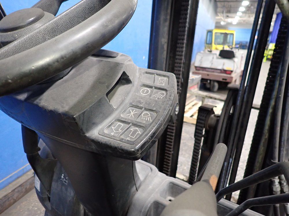 Yale 5550 Lbs Propane Forklift - Glp060vxevre087