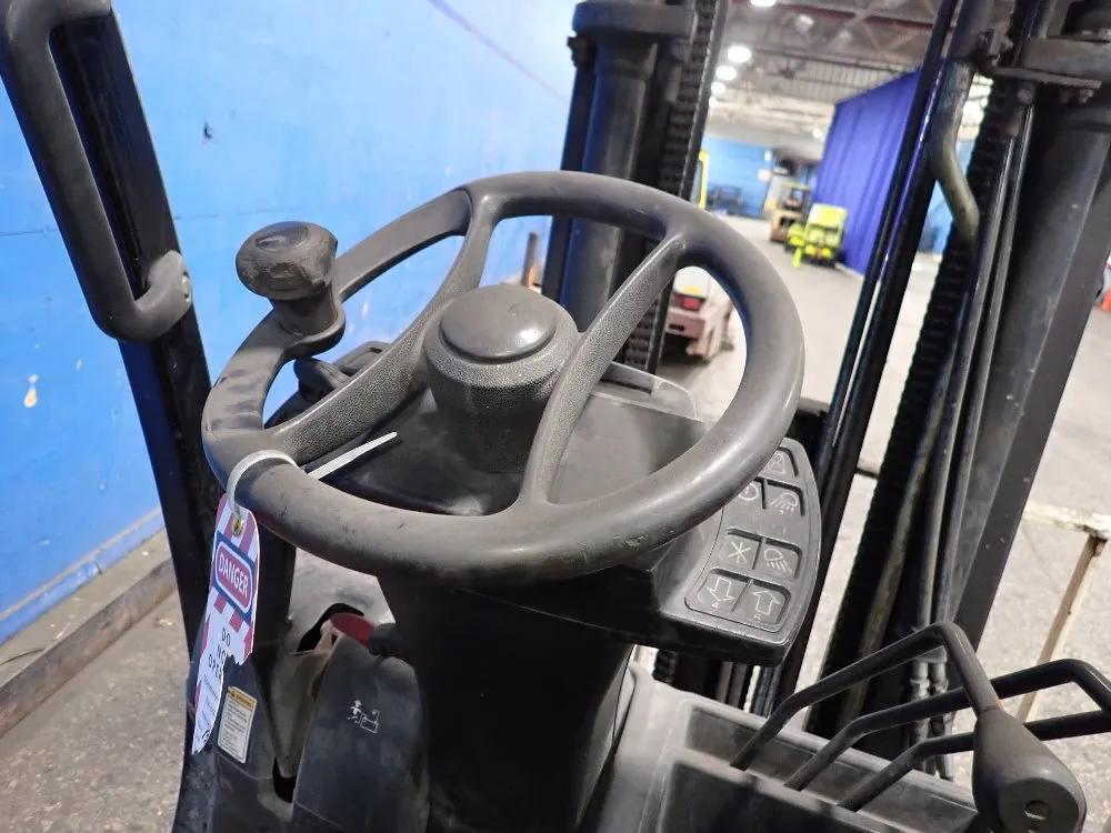 Yale 5550 Lbs Propane Forklift - Glp060vxevre087