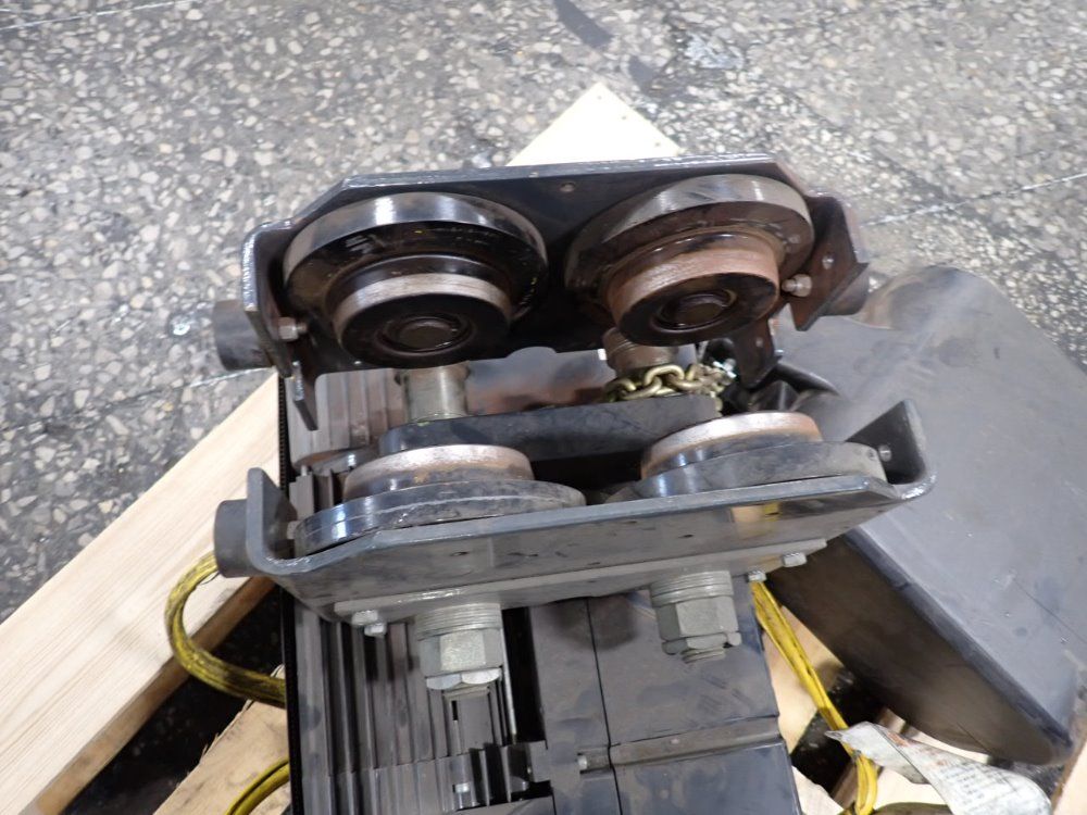 R & M Materials Electric Chain Hoist - Lm 16