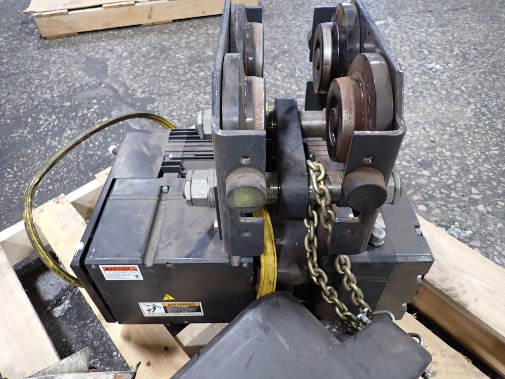 R & M Materials Electric Chain Hoist - Lm 16