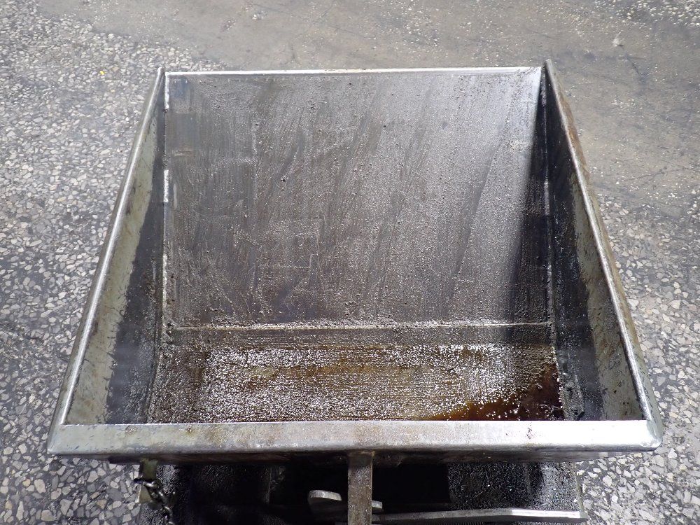 Earl Soesbe Co Self Dumping Hopper