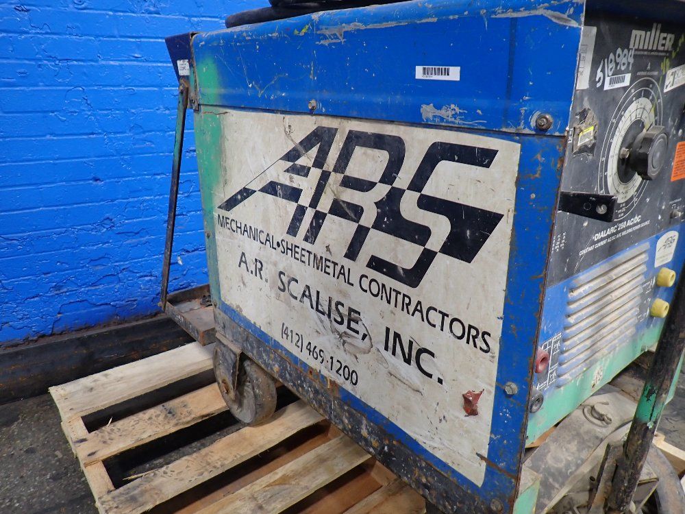 Miller 250 Amp Welder - Dialarc 250