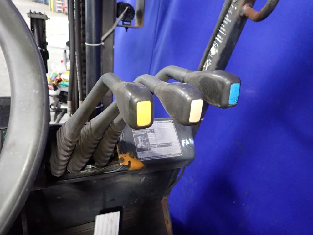 Clark 6000 Lbs Propane Forklift - Cgc30