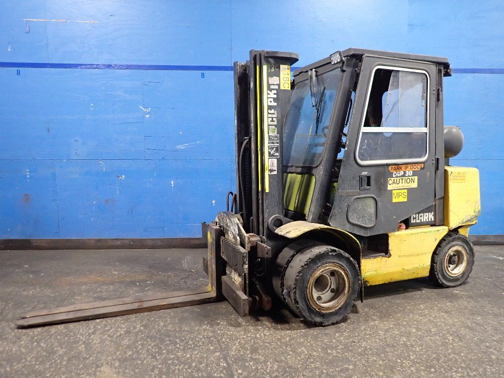 Clark 4950 Lbs Propane Forklift - Cgp 30