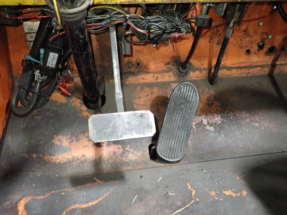 Pettibone Industrial Tractor - 460d-1b