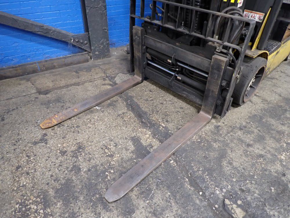 Yale 7250 Lbs Electric Forklift - Erc080vhn48te088