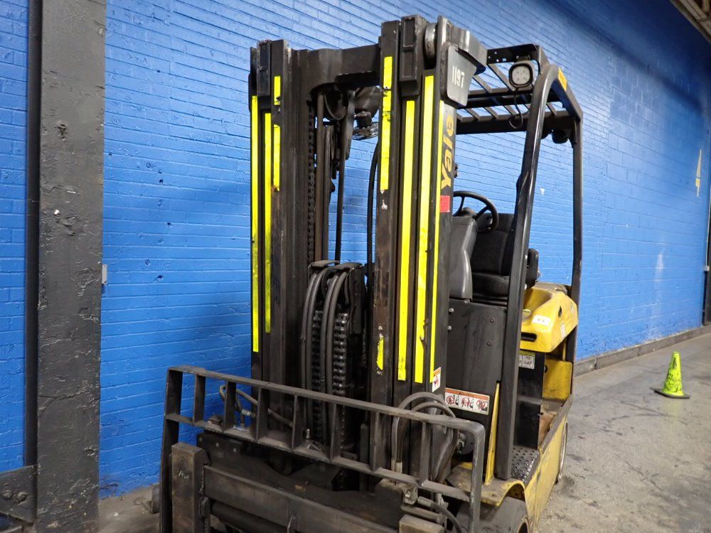 Yale 7250 Lbs Electric Forklift - Erc080vhn48te088