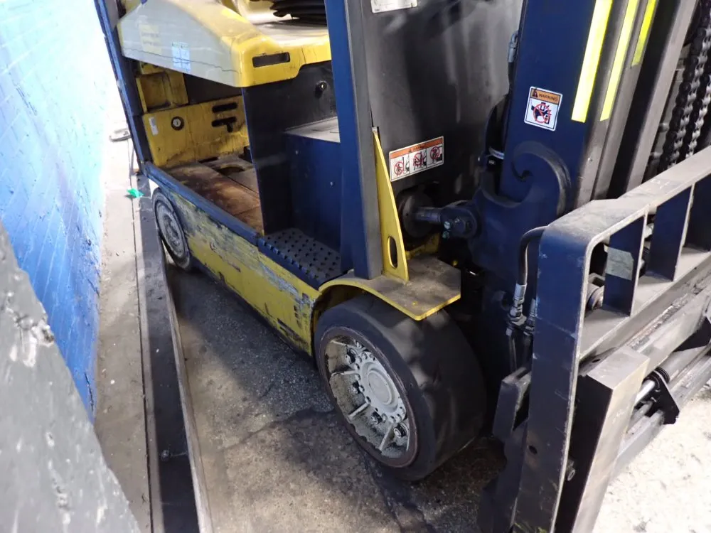 Yale 7250 Lbs Electric Forklift - Erc080vhn48te088