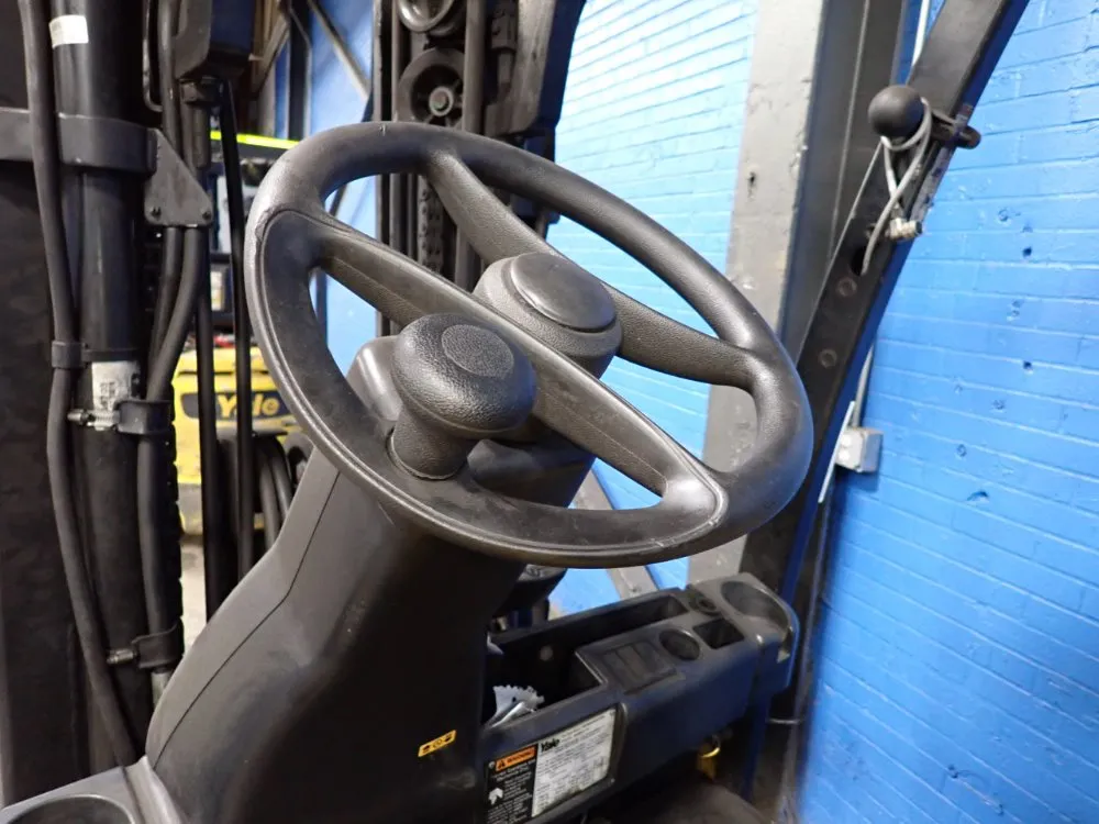 Yale 7250 Lbs Electric Forklift - Erc080vhn48te088