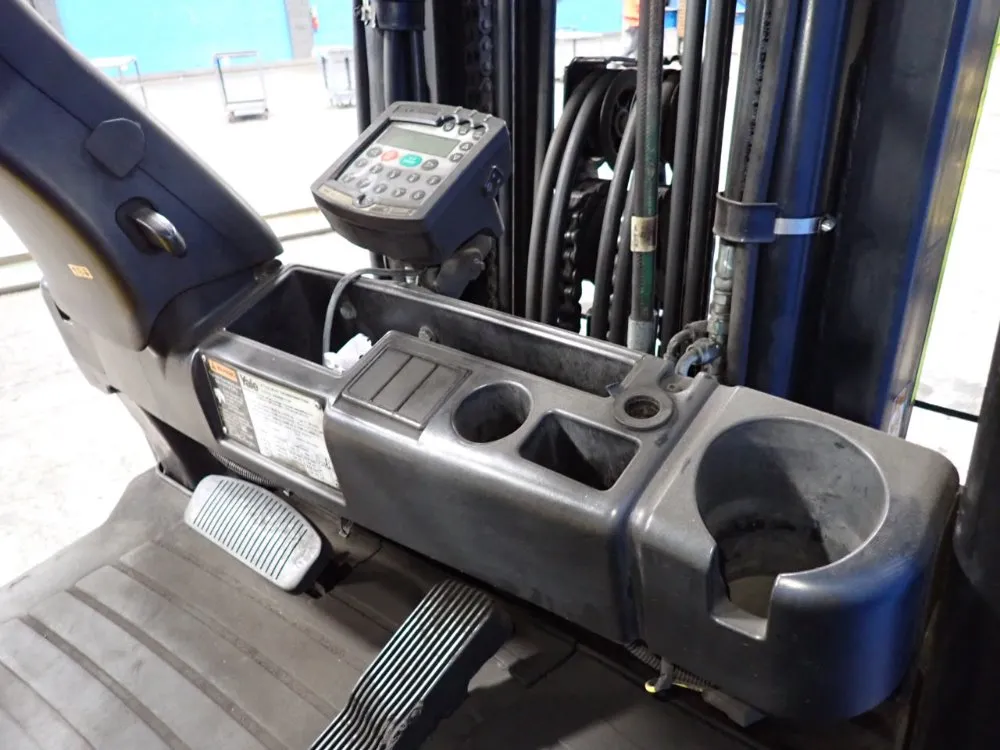 Yale 7250 Lbs Electric Forklift - Erc080vhn48te088