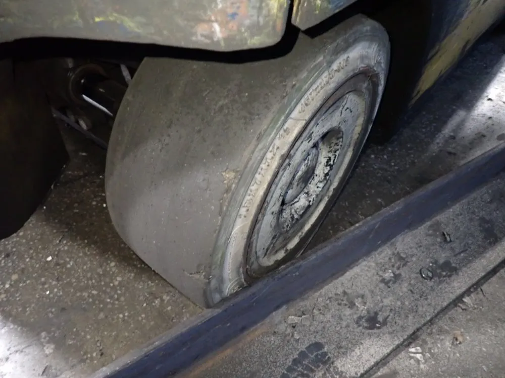 Yale 7250 Lbs Electric Forklift - Erc080vhn48te088