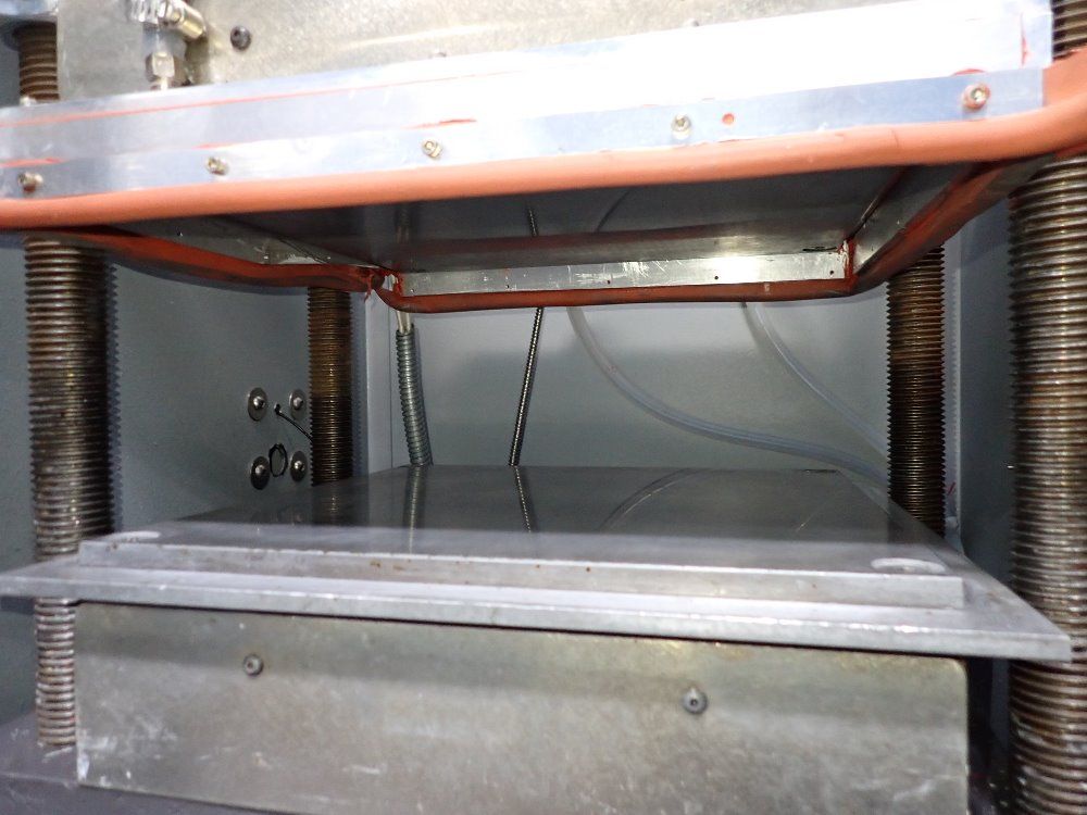 Carver 30 Ton 4-post Press - 3895 2prob01