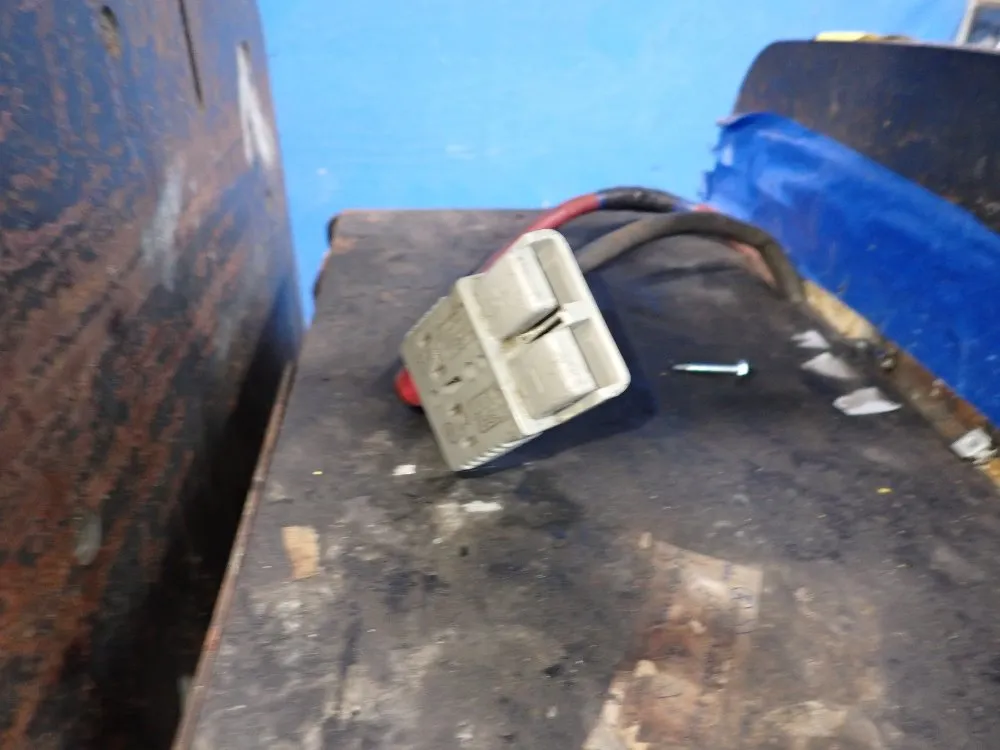 Linde 750 Lbs Tugger - Etr45