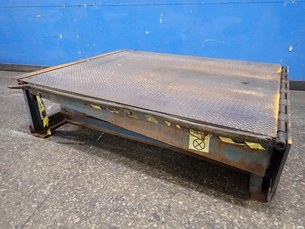 72" X 83" Dock Leveler