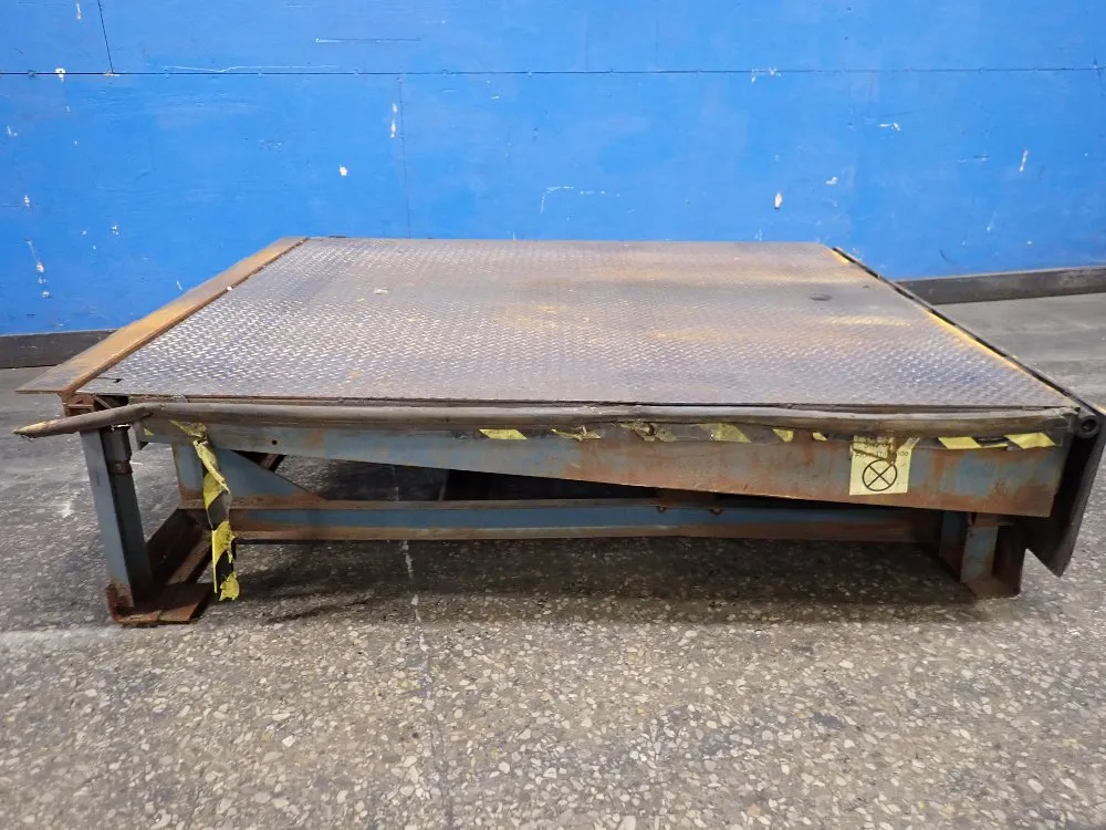 72" X 83" Dock Leveler