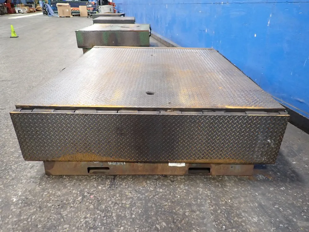 72" X 83" Dock Leveler