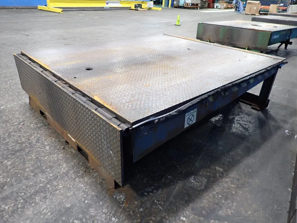 72" X 83" Dock Leveler