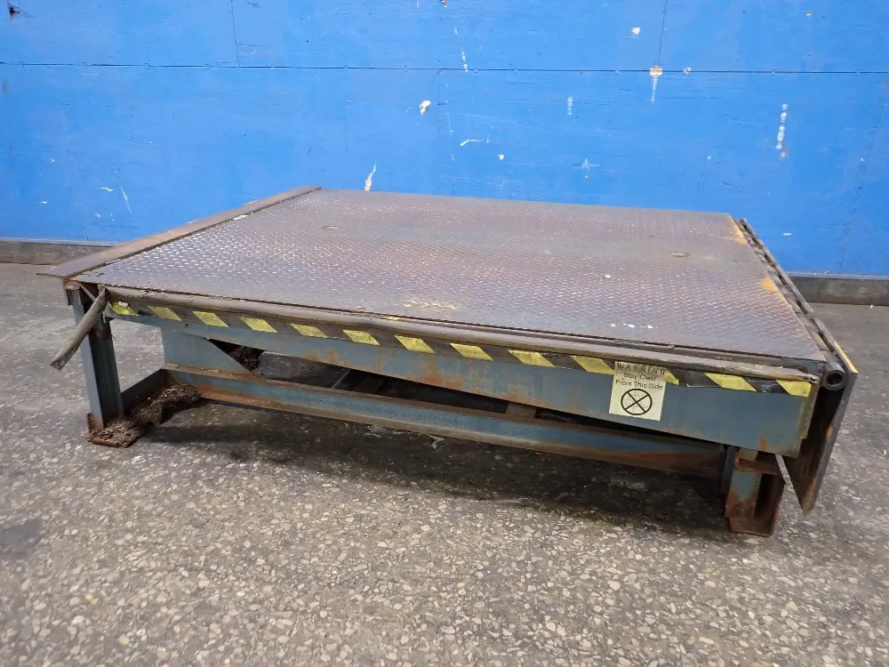 72" X 83" Dock Leveler