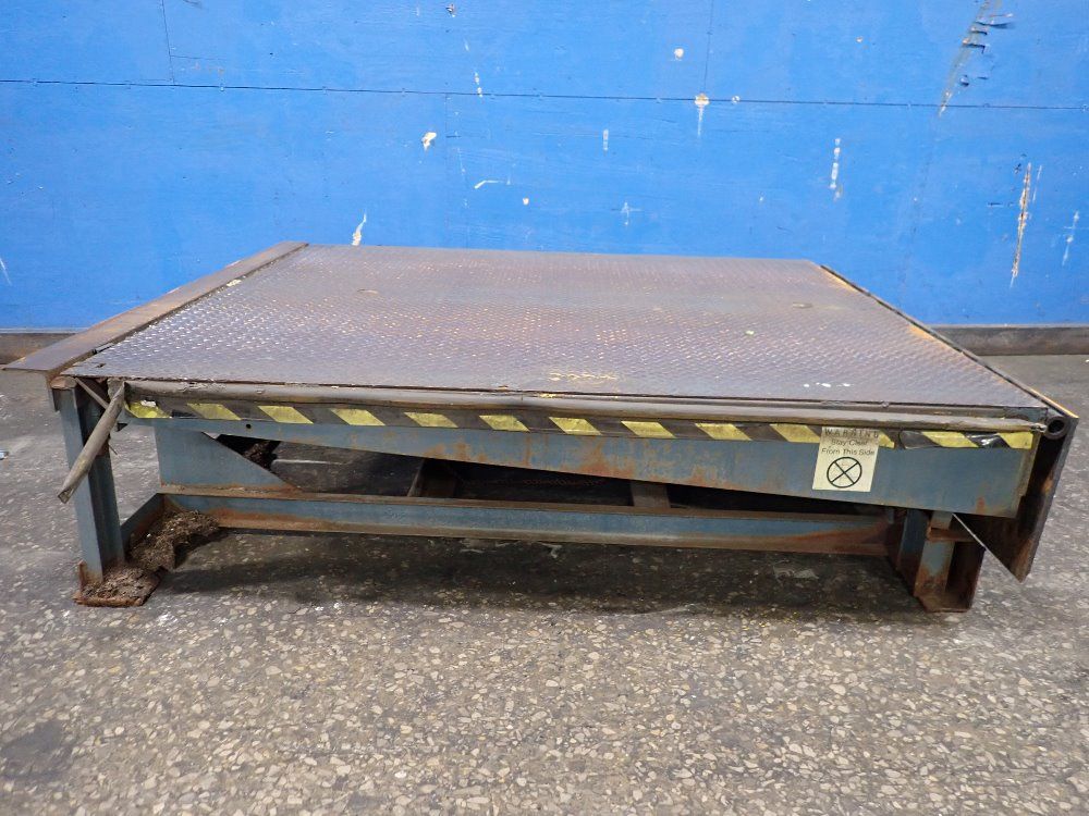 72" X 83" Dock Leveler