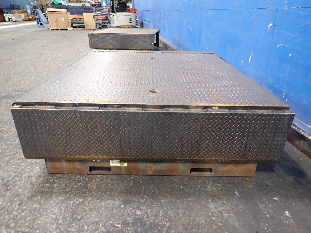 72" X 83" Dock Leveler