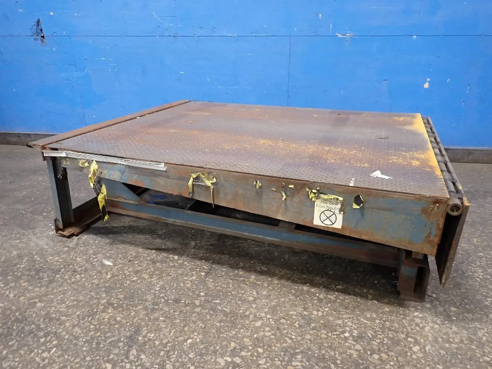 72" X 83" Dock Leveler