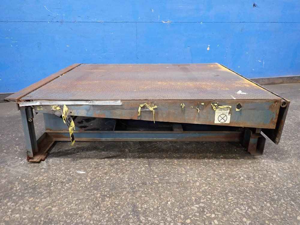 72" X 83" Dock Leveler