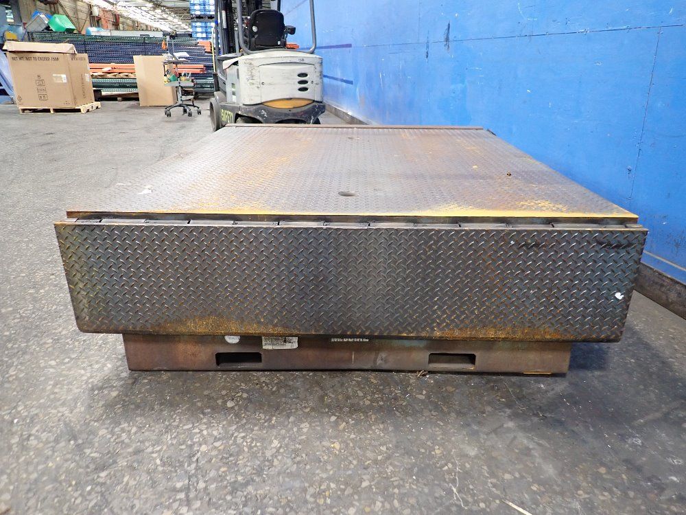 72" X 83" Dock Leveler