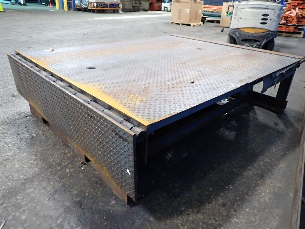 72" X 83" Dock Leveler