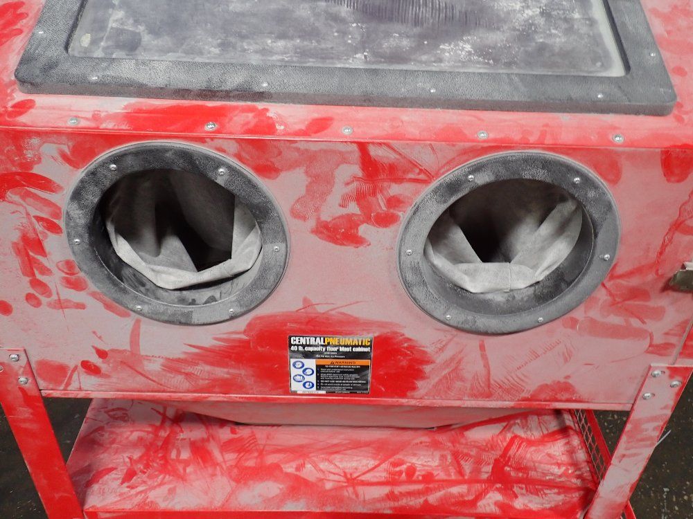 Central Pneumatic 40 Lb Floor Blast Cabinet