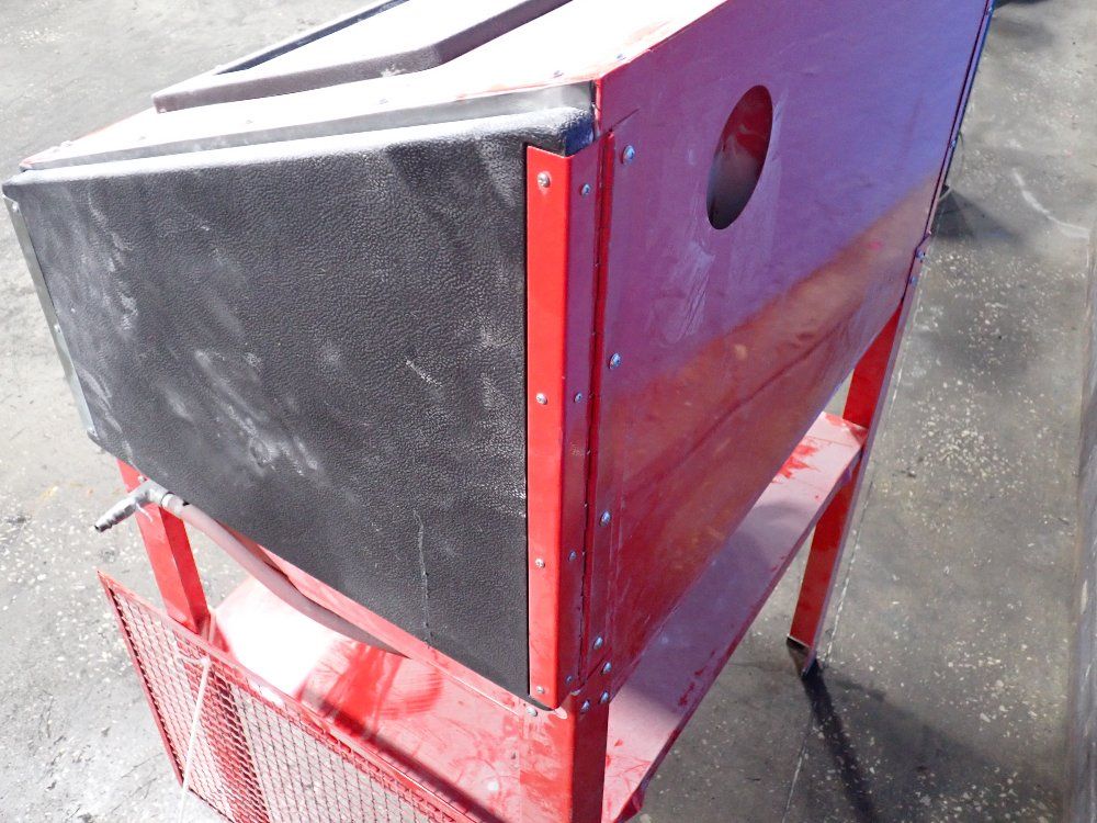 Central Pneumatic 40 Lb Floor Blast Cabinet