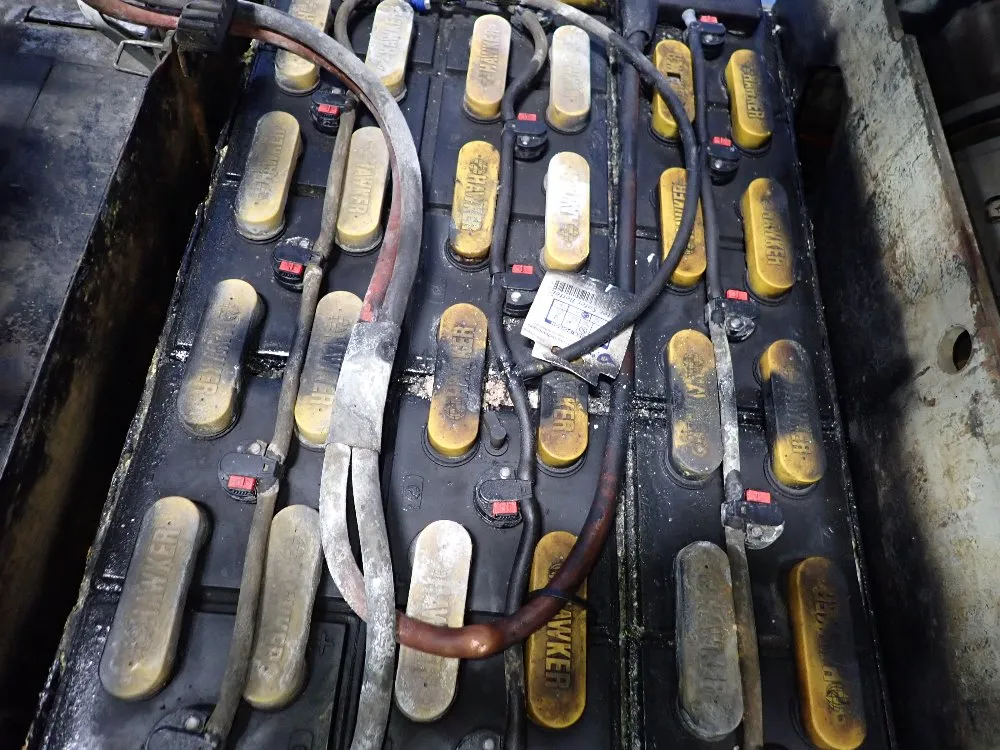 Komatsu 2830 Lbs Electric Forklift - Fb 18mh-2