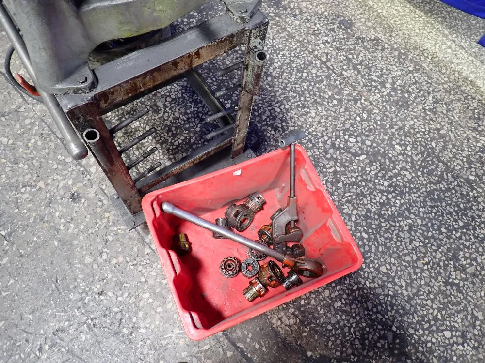 Ridgid Tool Pipe Threader - Model 535