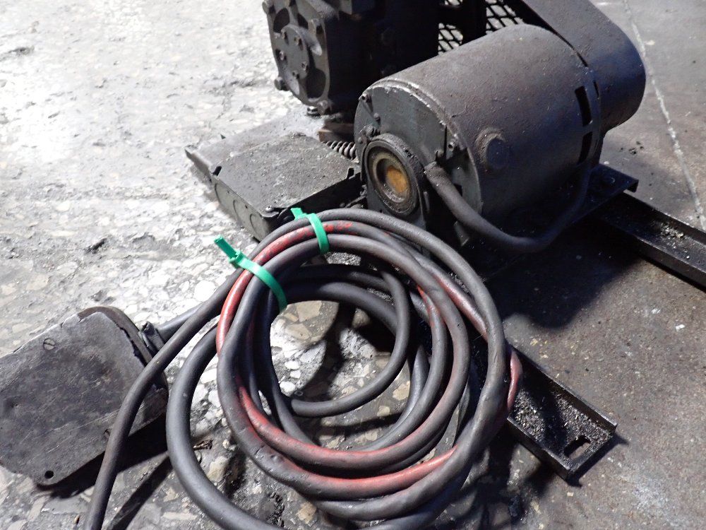 Welch Duo-seal Vacuum Pump - 1400