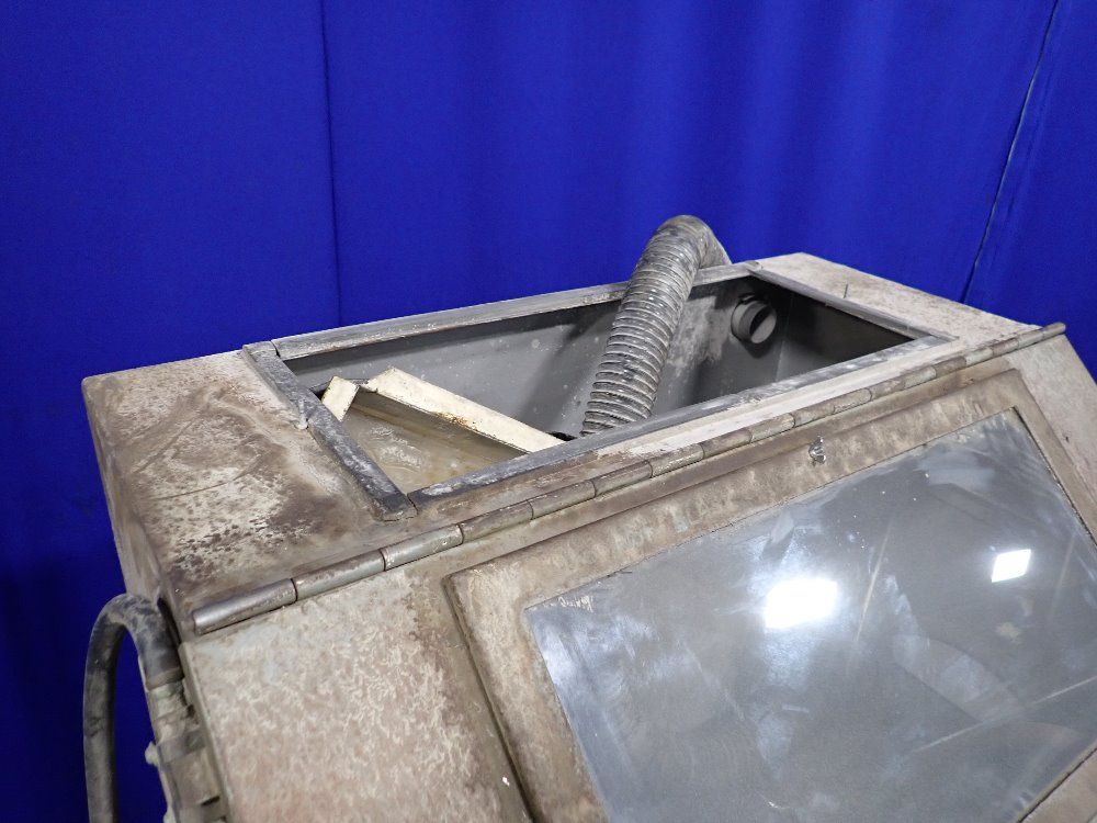 36" X 26" X 23" Blast Cabinet