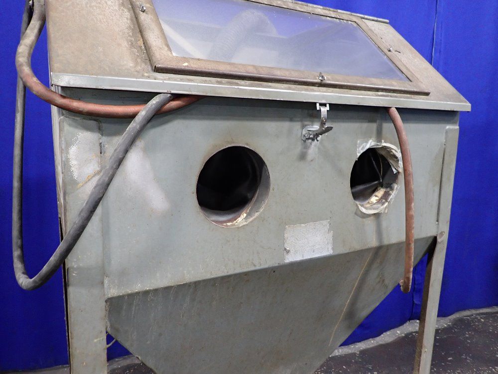 36" X 26" X 23" Blast Cabinet