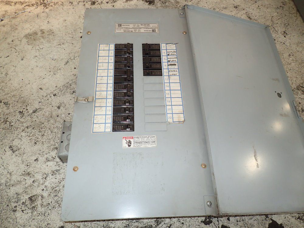 Cutler Hammer 125 Amp Load Center / Breaker Box - Ql24125