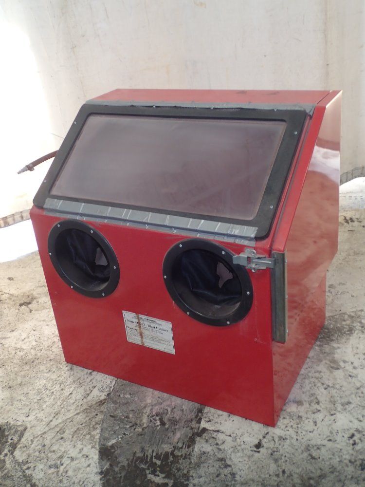 Central Pneumatic 30 Gallons / 18'' X 26'' X 16'' Id Blast Cabinet - 42202