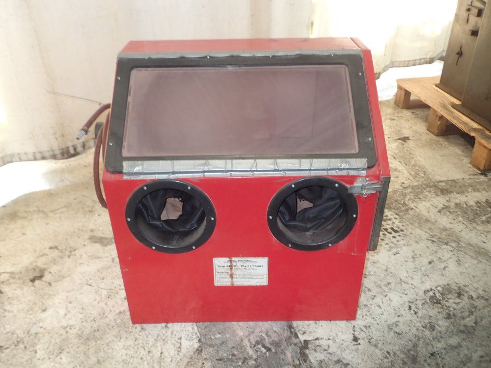 Central Pneumatic 30 Gallons / 18'' X 26'' X 16'' Id Blast Cabinet - 42202
