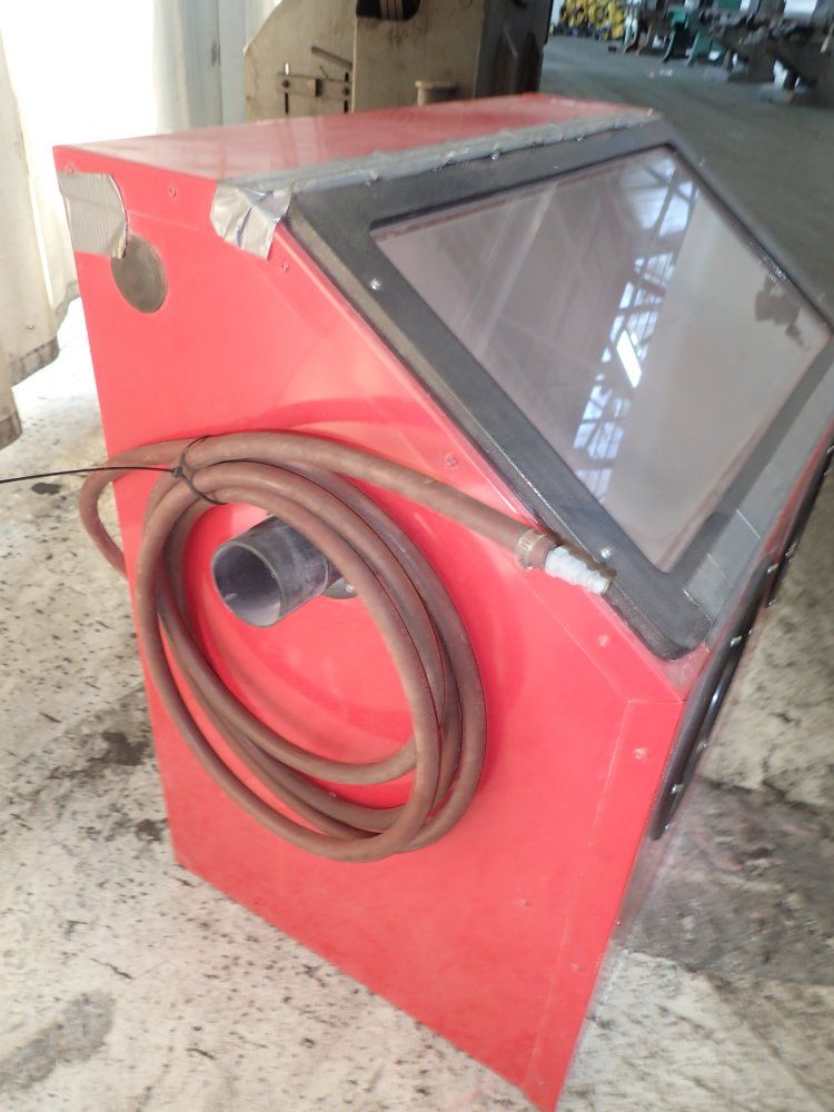 Central Pneumatic 30 Gallons / 18'' X 26'' X 16'' Id Blast Cabinet - 42202