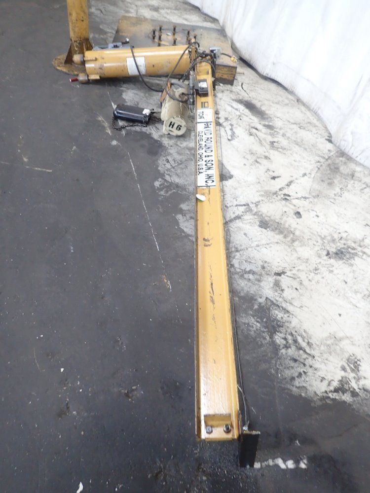 David Round & Sons Incorporated Jib Crane W/ Electric Chain Hoist