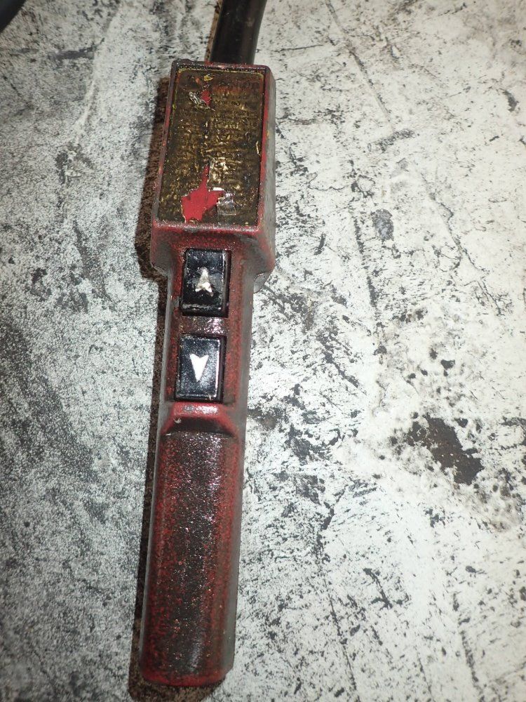 David Round & Sons Incorporated Jib Crane W/ Electric Chain Hoist