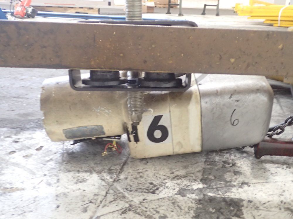 David Round & Sons Incorporated Jib Crane W/ Electric Chain Hoist