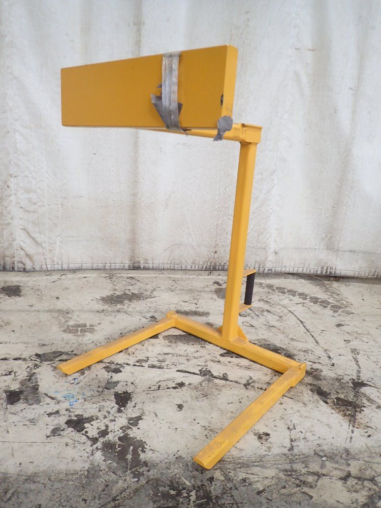 Hoist Equipment Co. In. Pallet Lifter