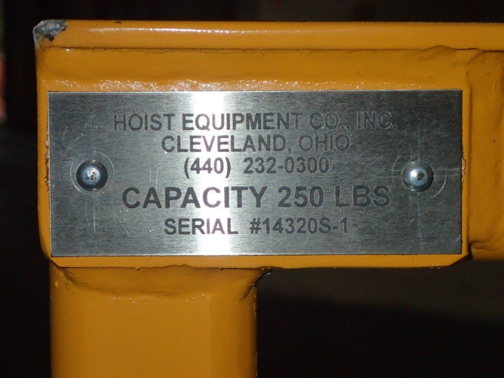 Hoist Equipment Co. In. Pallet Lifter