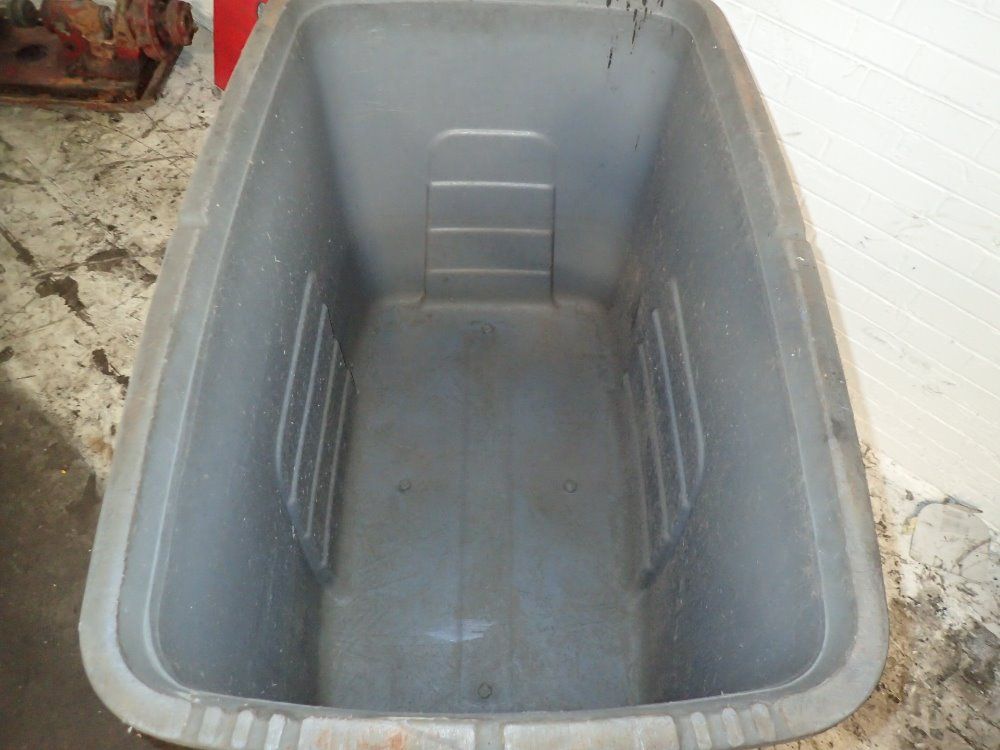 Toter Inc. Portable Plastic Bin