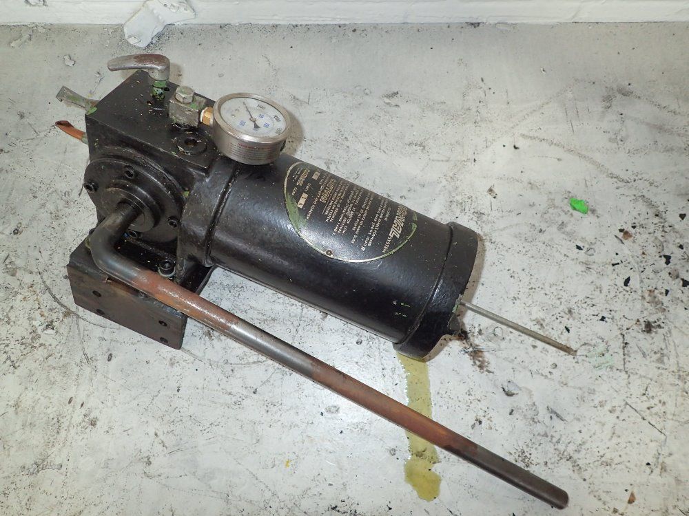 The Farval Corp. Manual Pump