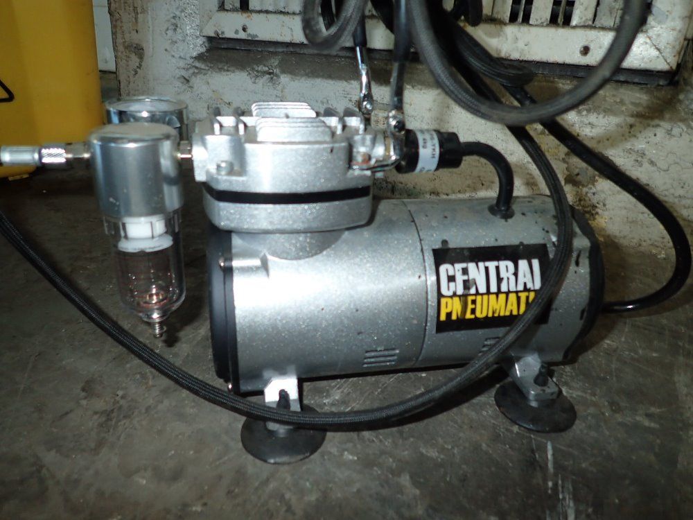 Central Pneumatic Air Brush Compressor