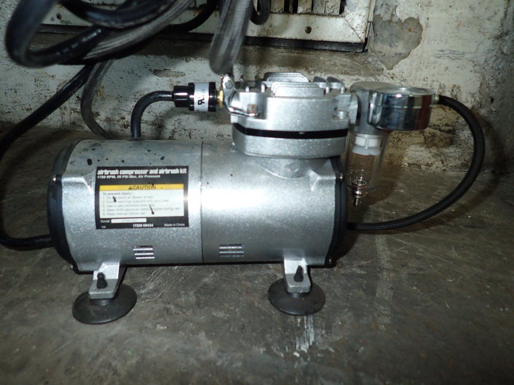 Central Pneumatic Air Brush Compressor