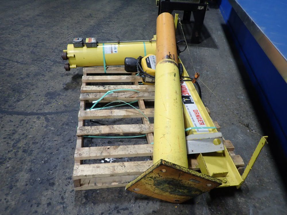 Abell Howe / Ingersoll Rand Jib Crane W/ Hoist